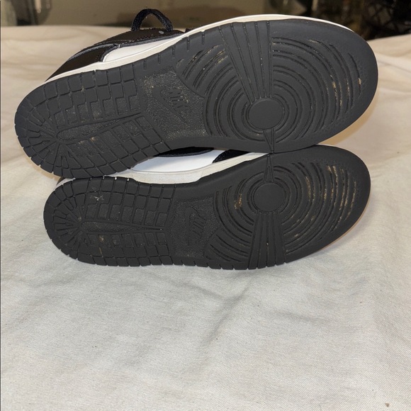 Nike Dunks Black and White Low-Tops - Picture 7 of 7